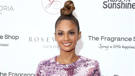 Alesha Dixon shows off blossoming baby bump in。